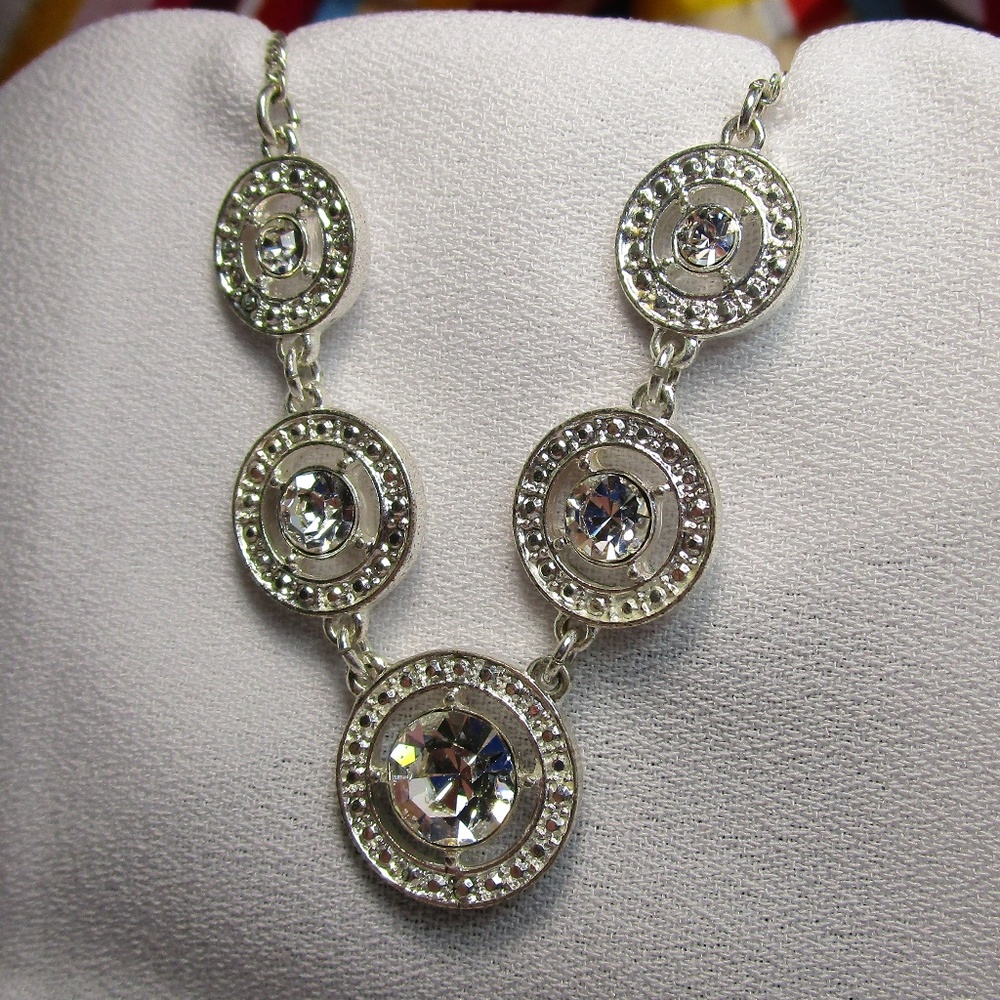 💎Host Pick💎 Vintage NRT/Avon Rhinestone Silver Tone Necklace